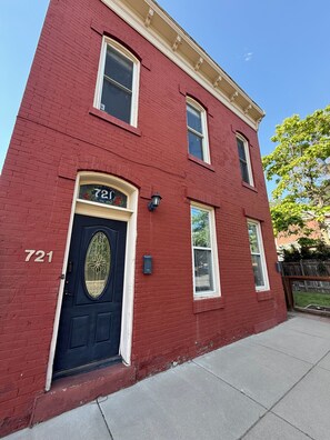 Exterior - Cozy Private 1BR in the Heart of 5 Points (Denver)
