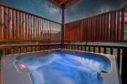 Breathtaking Mountain View + Indoor Pool + Hot Tub