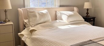 2 bedroom apartment- in the Heart of Sandwich Village