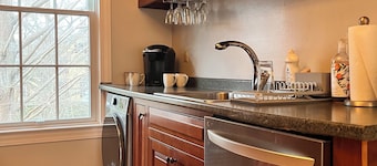 2 bedroom apartment- in the Heart of Sandwich Village