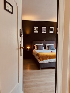 1 bedroom, free WiFi, bed sheets - The black rose double room w. private bathroom (Brugge)