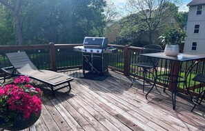 Outdoor dining - World Cup Group Home~KC Stay+Play Experience~Sleeps 8! (Kansas City)
