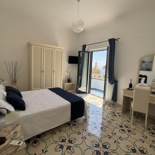 De Vivo Realty - The Colombo Positano