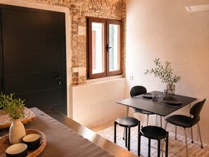 Luxury Apartment, City View | Dining - Cà Livia by Venicescape (Venezia)