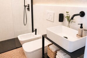 Luxury Apartment, City View | Bathroom - Cà Livia by Venicescape (Venezia)
