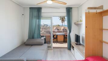 Tabla de planchar con plancha, wifi y ropa de cama