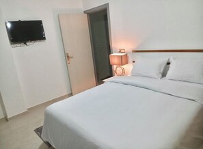 3 bedrooms, iron/ironing board, Internet, bed sheets
