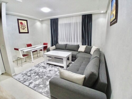 F4 luxury & family, New & Quiet, beach 10 min