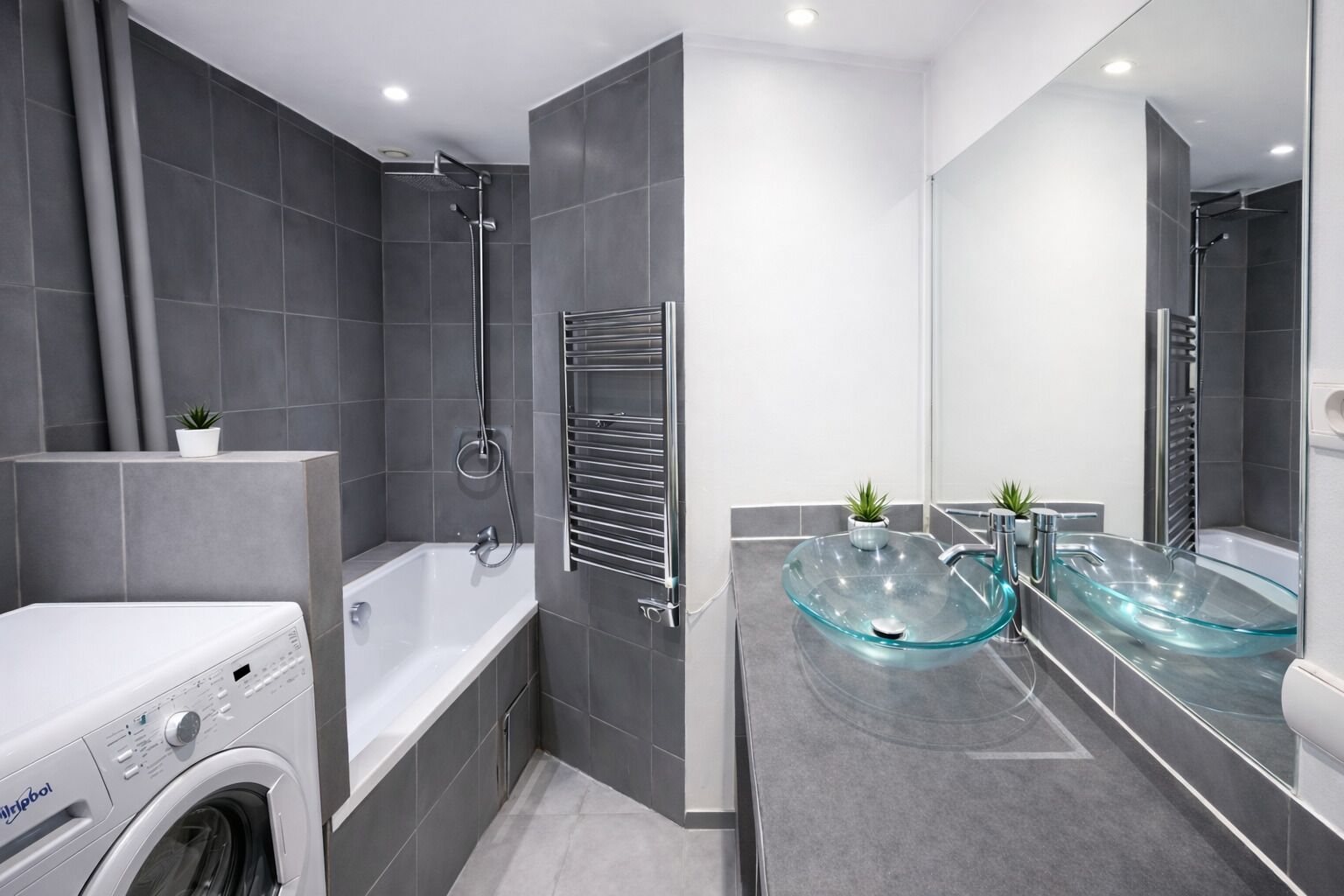 Apartment | Bathroom | Free toiletries, hair dryer, towels, soap