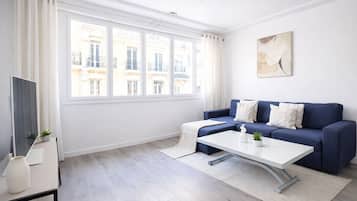 Apartment | Living area | Flat-screen TV