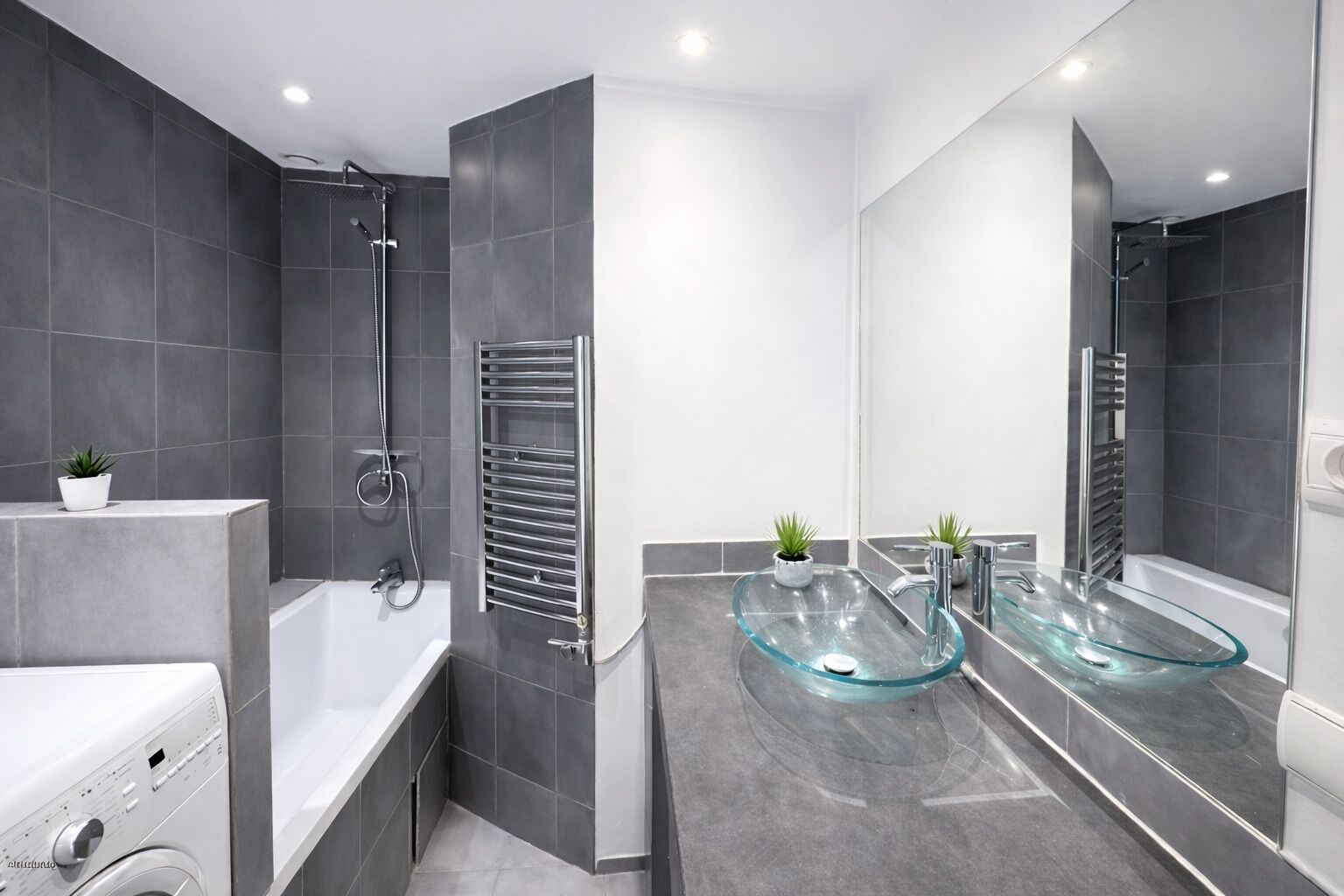 Apartment | Bathroom | Free toiletries, hair dryer, towels, soap