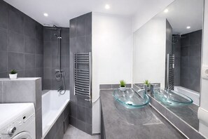 Bathroom - Magnifique 1 Chambre a Neuilly-sur-Seine (Neuilly-sur-Seine)