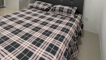 3 habitaciones, tabla de planchar con plancha, wifi y ropa de cama
