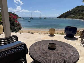 Terrace/patio - Beachfront Villa | Ocean Views | Kayaks & SUPs (Cruz Bay)