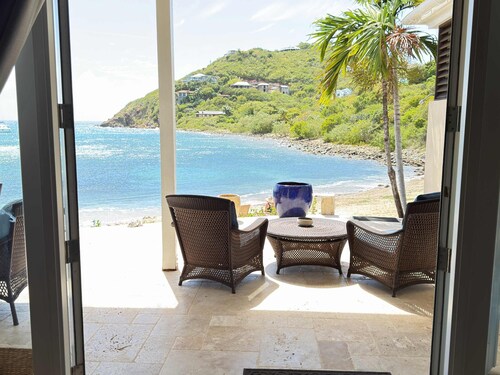 At the Beach Villa, Beachfront, Kayaks & SUPs