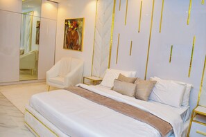 Tabla de planchar con plancha, wifi y ropa de cama 