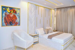 Tabla de planchar con plancha, wifi y ropa de cama 