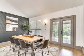 Dining - Modern Georgetown Home < 2 Mi to Blue Hole Park! (Georgetown)
