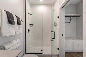 Shower, hair dryer, towels, soap - 2-bedroom Upscale Hotel Condominium in Music Row Nashville! (Nashville)