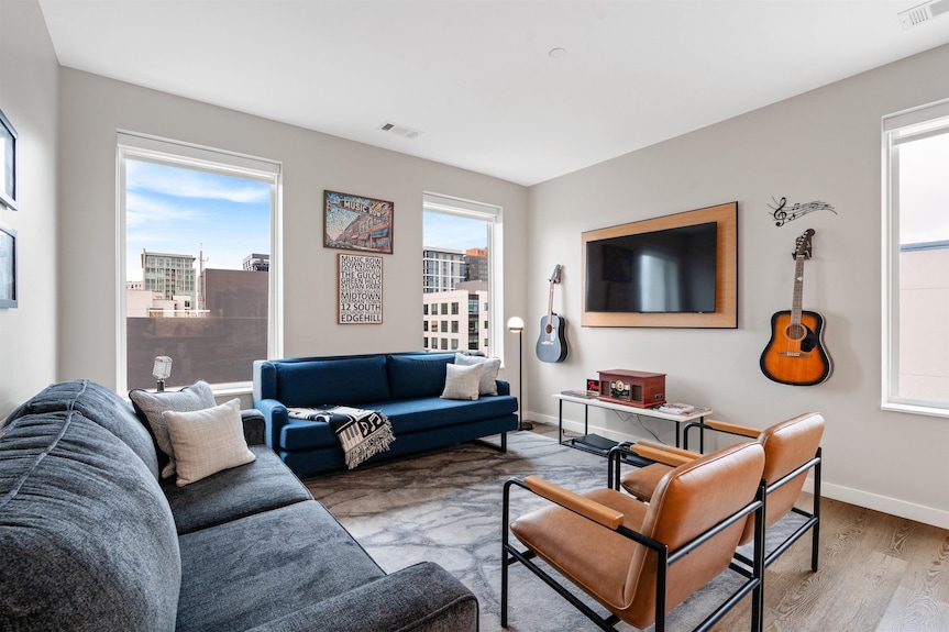 2-bedroom Upscale Hotel Condominium In Music Row Nashville! - Nashville, TN
