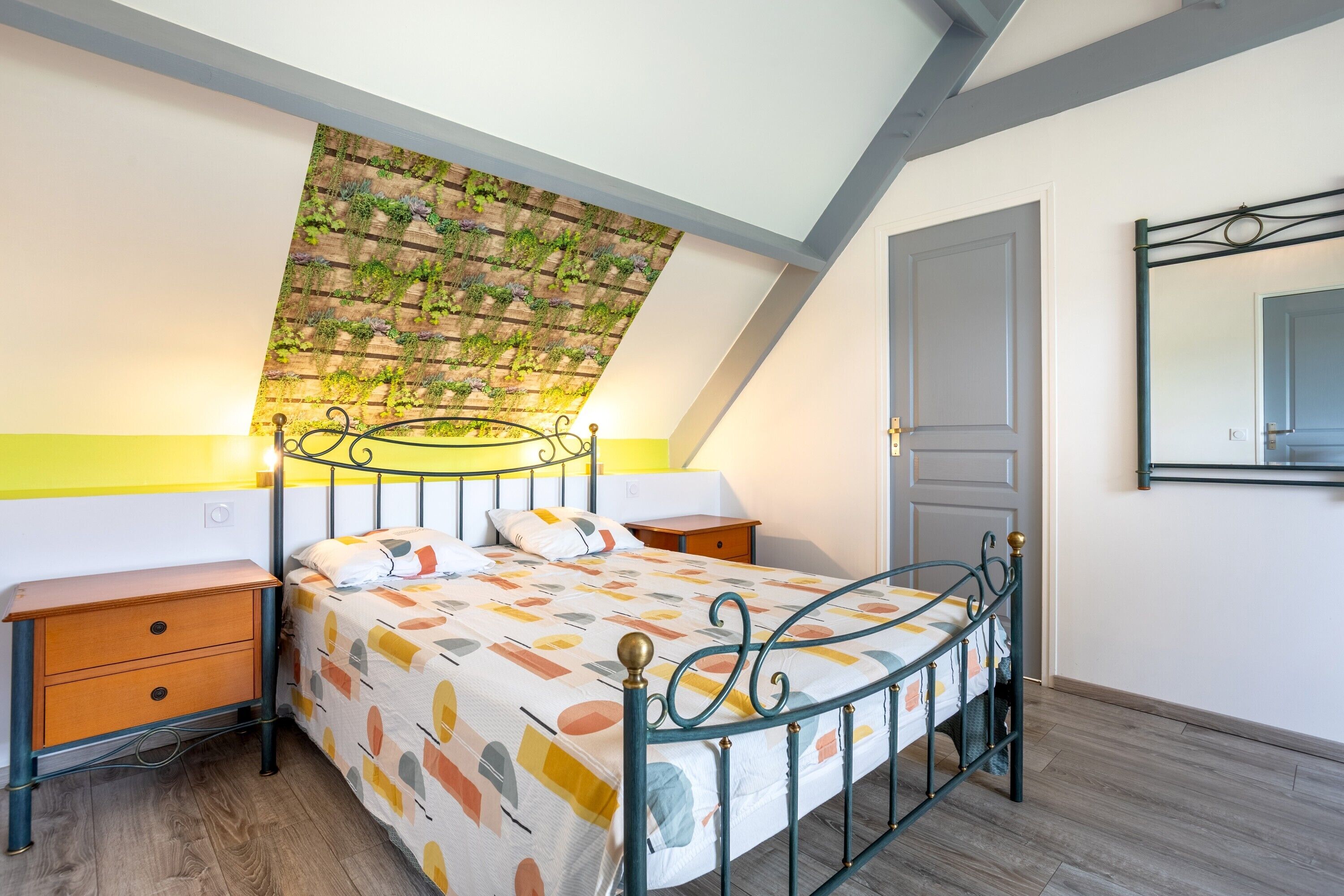 1 slaapkamer, een strijkplank/strijkijzer, wifi, beddengoed