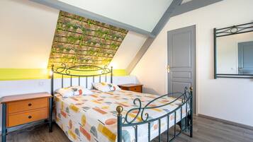 1 slaapkamer, een strijkplank/strijkijzer, wifi, beddengoed