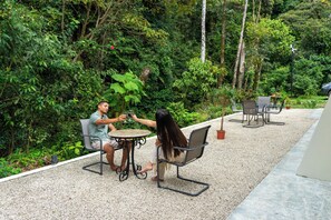 Outdoor dining - Hotel Casa Coyota (Monteverde)