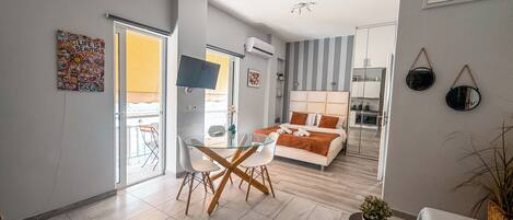 1 habitación, tabla de planchar con plancha, wifi y ropa de cama