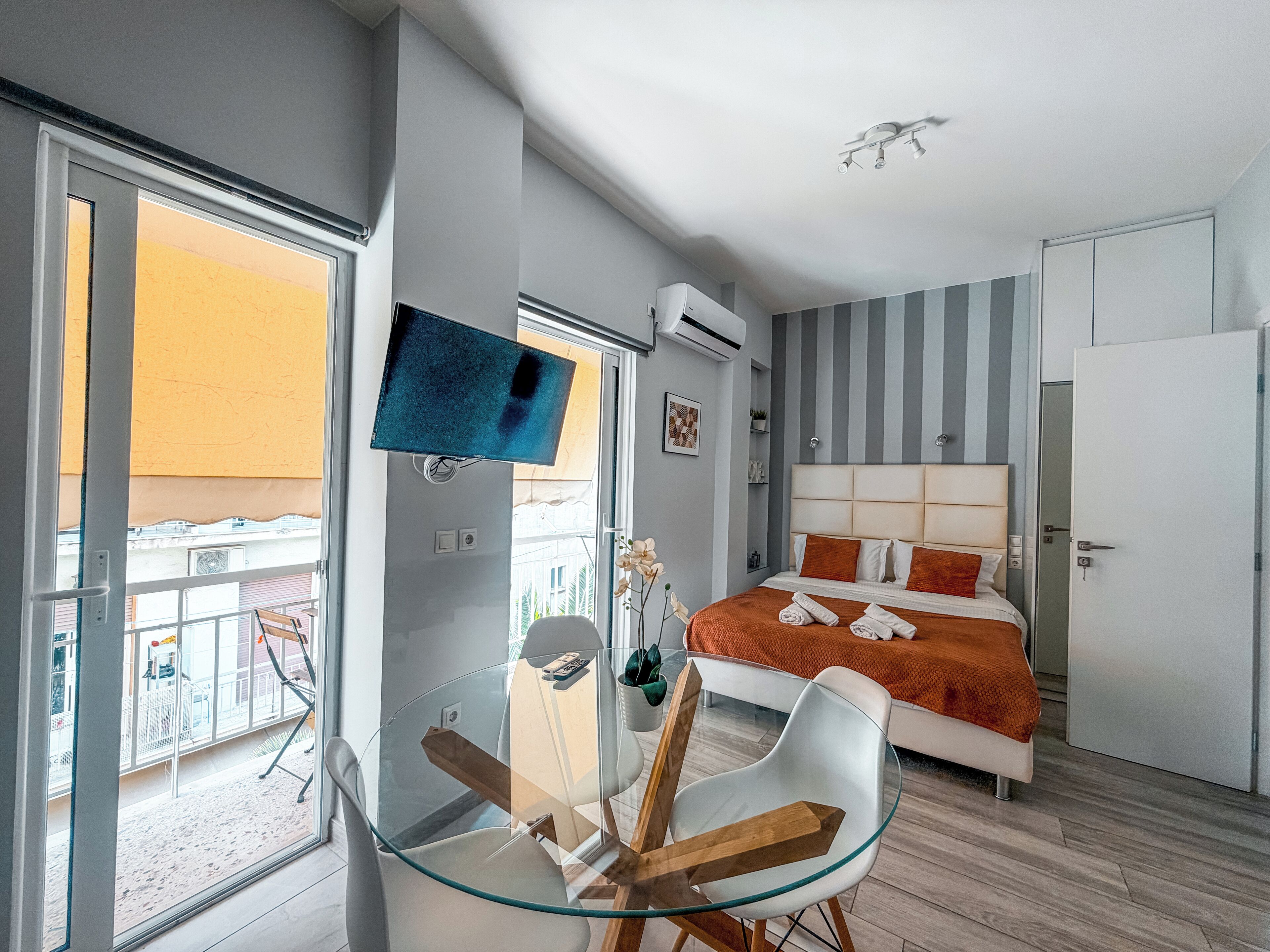 1 habitación, tabla de planchar con plancha, wifi y ropa de cama 