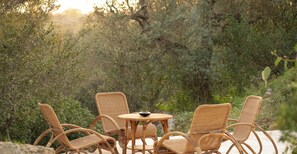 Outdoor dining - Trullo Montesasso by Damastay (Puglia)