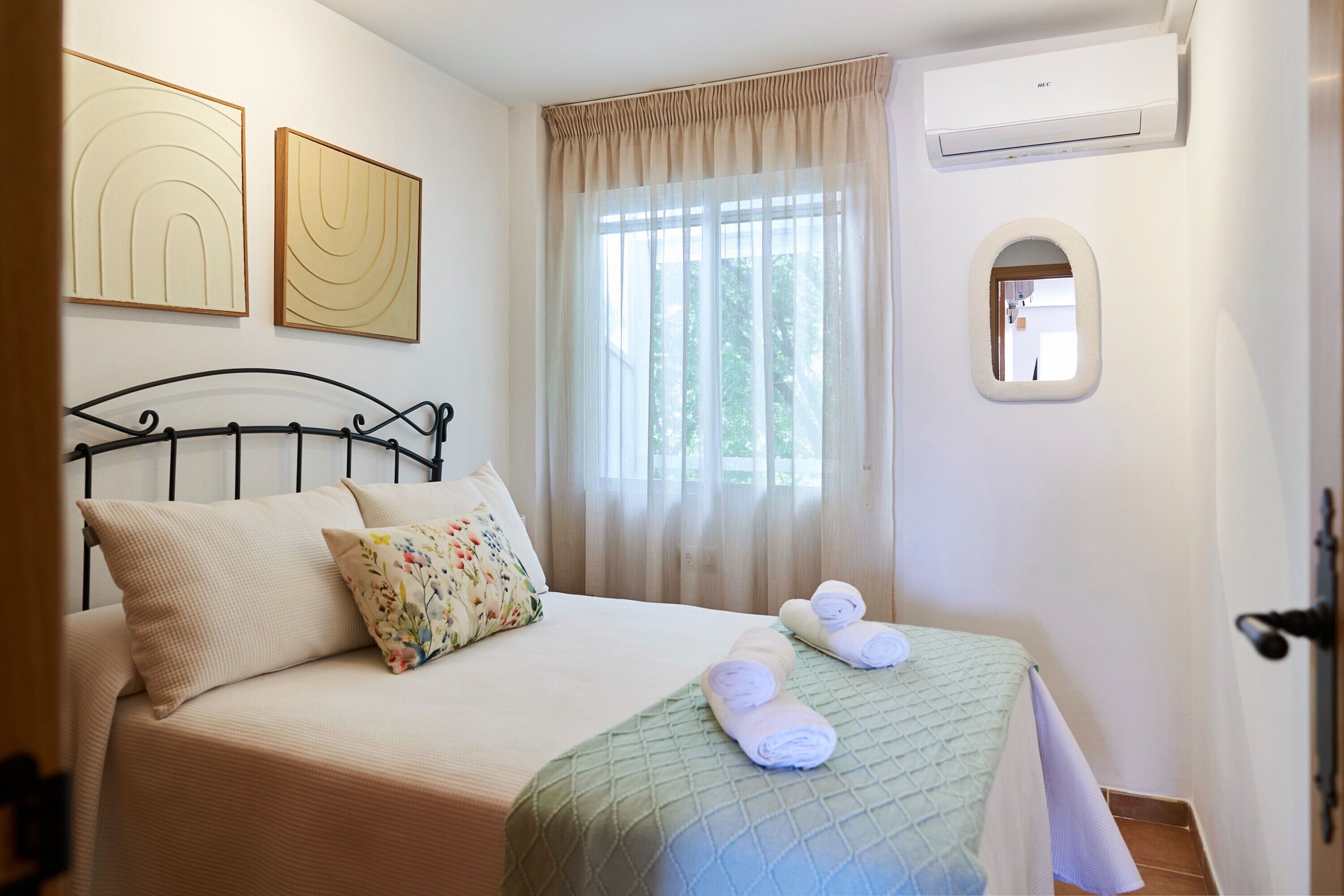 2 chambres, fer et planche à repasser, Wi-Fi, draps fournis