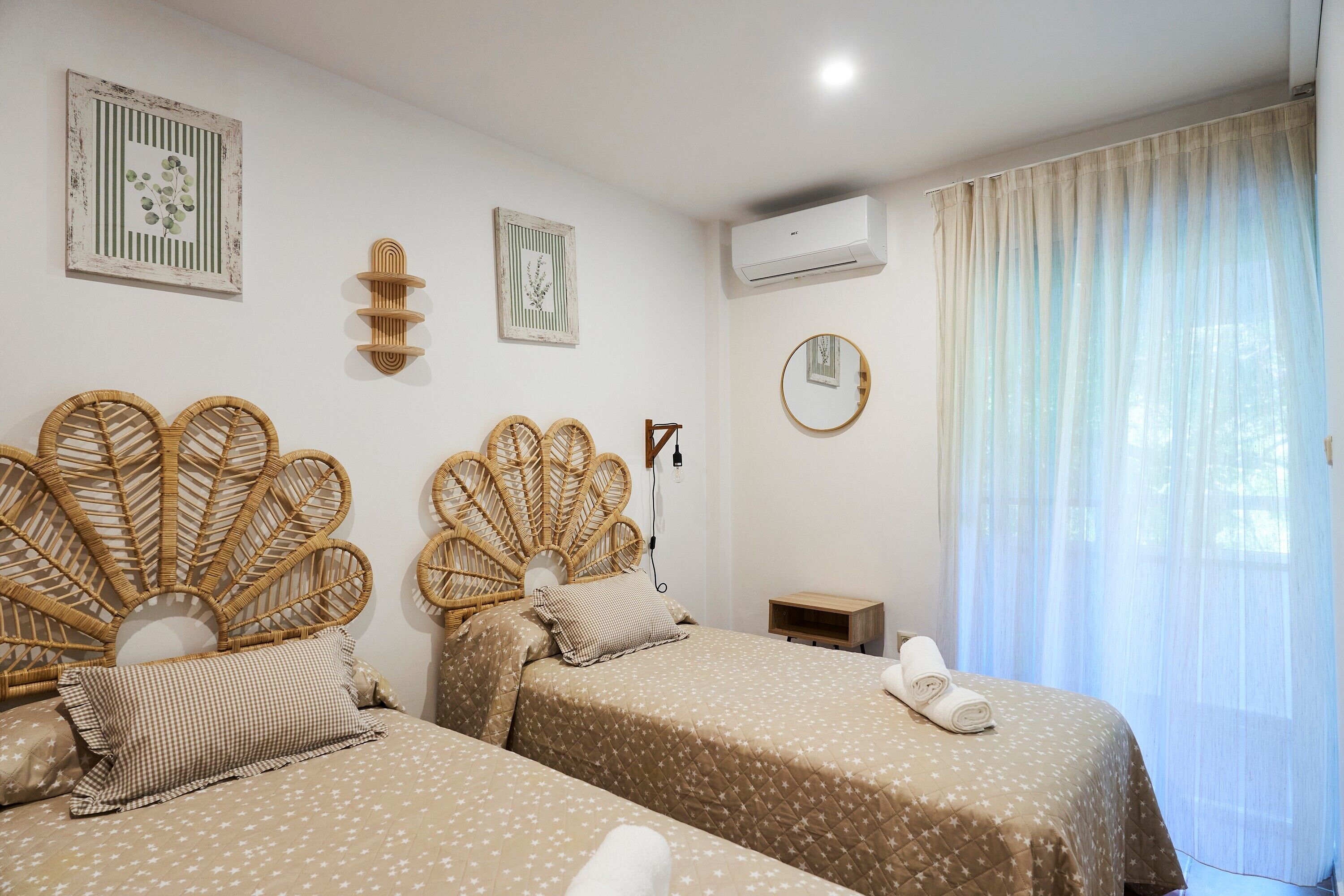 2 chambres, fer et planche à repasser, Wi-Fi, draps fournis