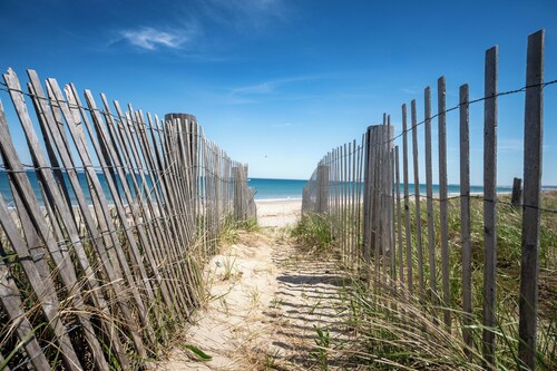 Private Beach Escape - Bay Views & Powder Point Bridge - Duxbury, MA