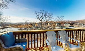 Property grounds - Charming 1BR Condo - Top Floor - LAKE VIEW (Village of Four Seasons)