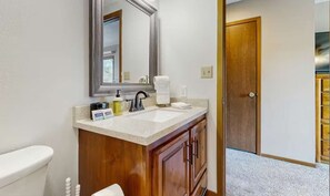 Shower, hair dryer, towels - Charming 2BR Condo - LAKE VIEW - Osage Beach (Osage Beach)