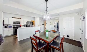 Dining - Bright 3BR Condo - Lake Views - Community Pool (Lake Ozark)
