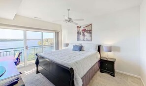 3 bedrooms, WiFi, bed sheets - Bright 3BR Condo - Lake Views - Community Pool (Lake Ozark)