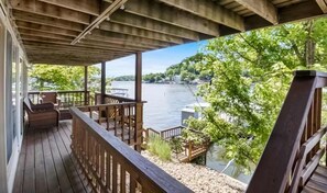 Terrace/patio - Serene 4BR Lake House - LAKE VIEW - Gravois Mills (Gravois Mills)