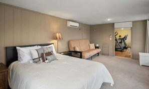 5 bedrooms, WiFi, bed sheets - Serene 4BR Lake House - LAKE VIEW - Gravois Mills (Gravois Mills)