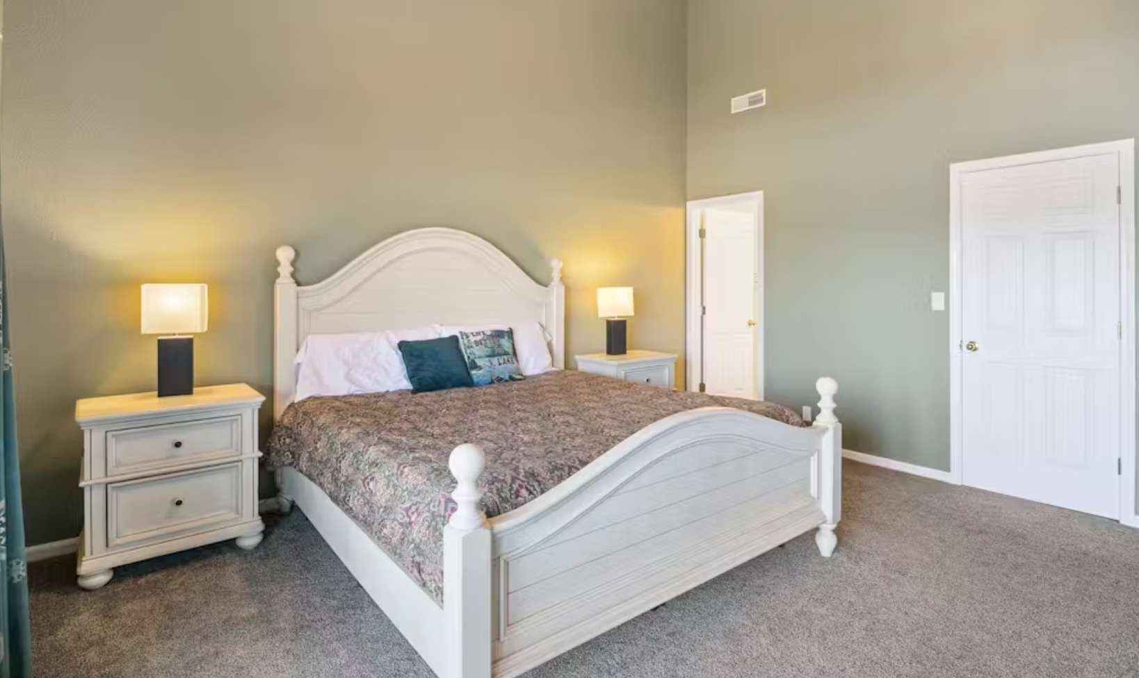 4 bedrooms, WiFi, bed sheets