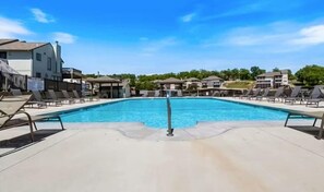 Pool - LAKE VIEW - 2BR Condo - Modern Luxury, Lake Ozark (Lake Ozark)
