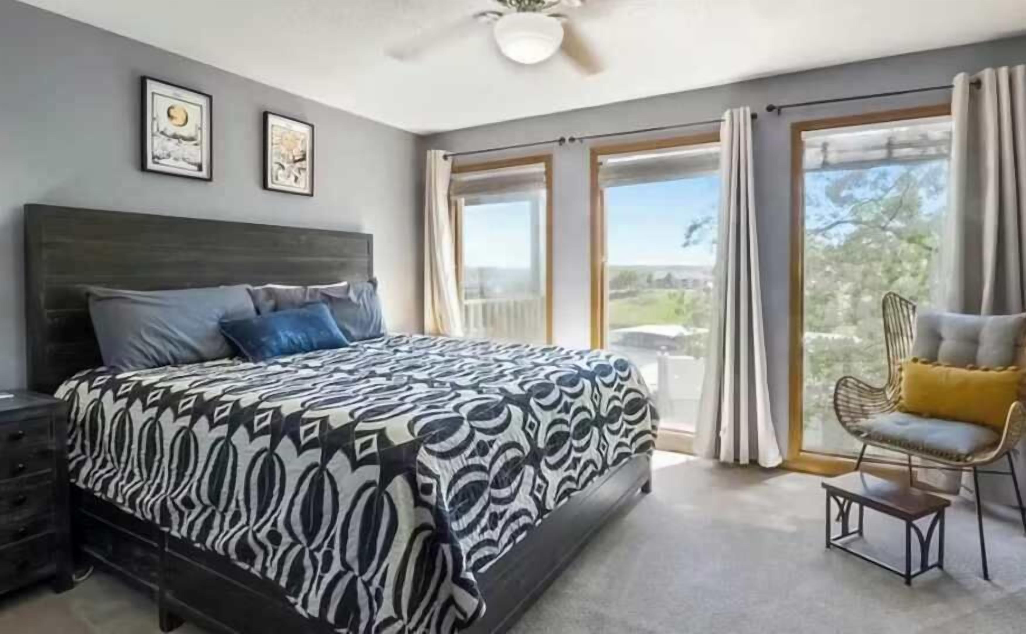 WiFi, bed sheets, wheelchair access