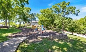 Children’s area - LAKE VIEW - 2BR Condo - Modern Luxury, Lake Ozark (Lake Ozark)