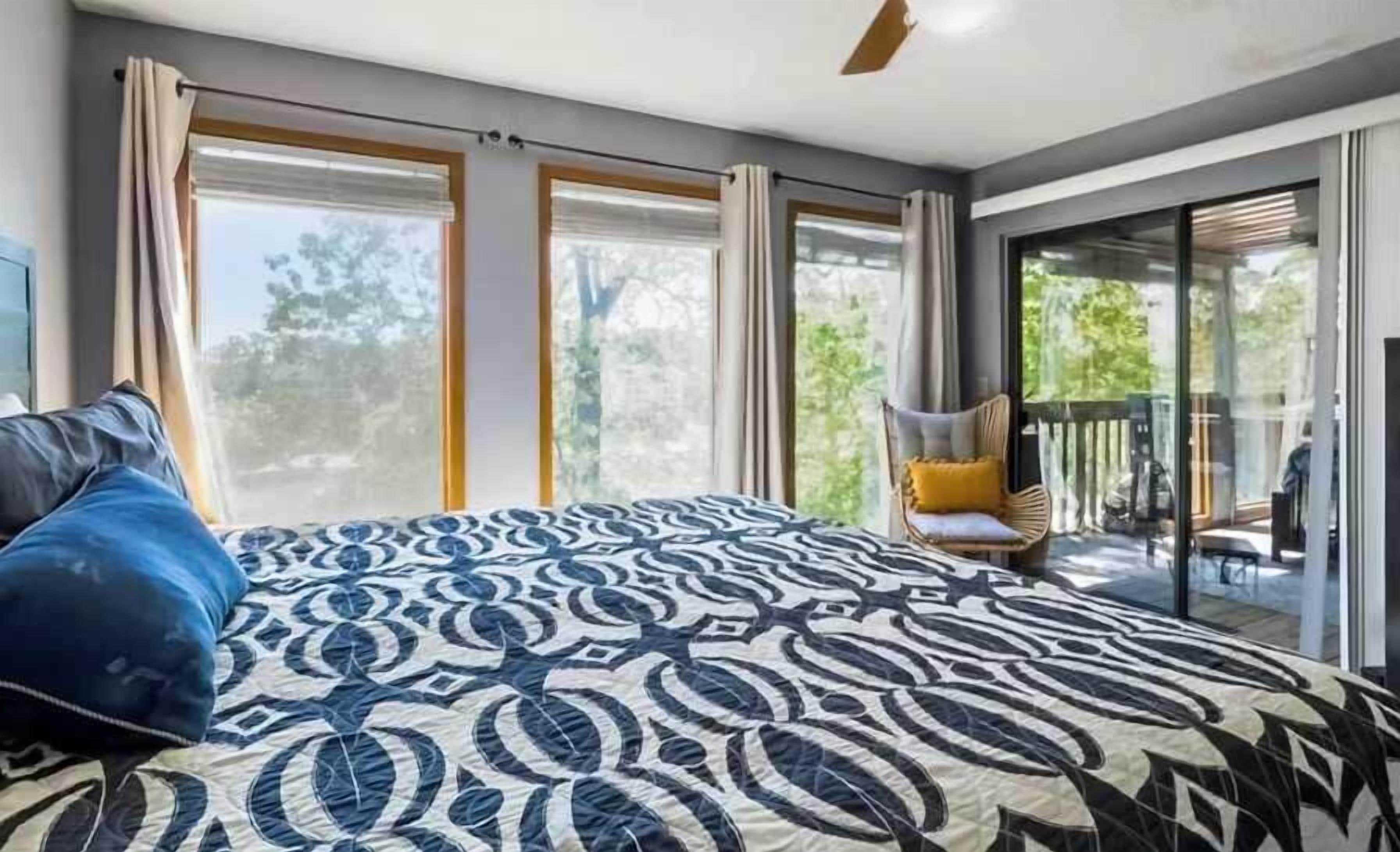 WiFi, bed sheets, wheelchair access