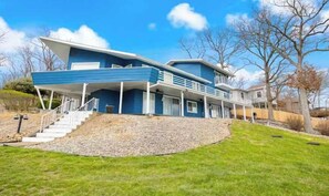 Exterior - Stylish 5BR Lake Home - LAKE VIEWS - Private Dock (Osage Township)