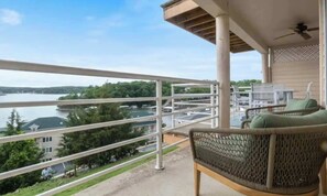 Property grounds - Stylish 2BR Condo - LAKE VIEW - Lake Ozark (Lake Ozark)