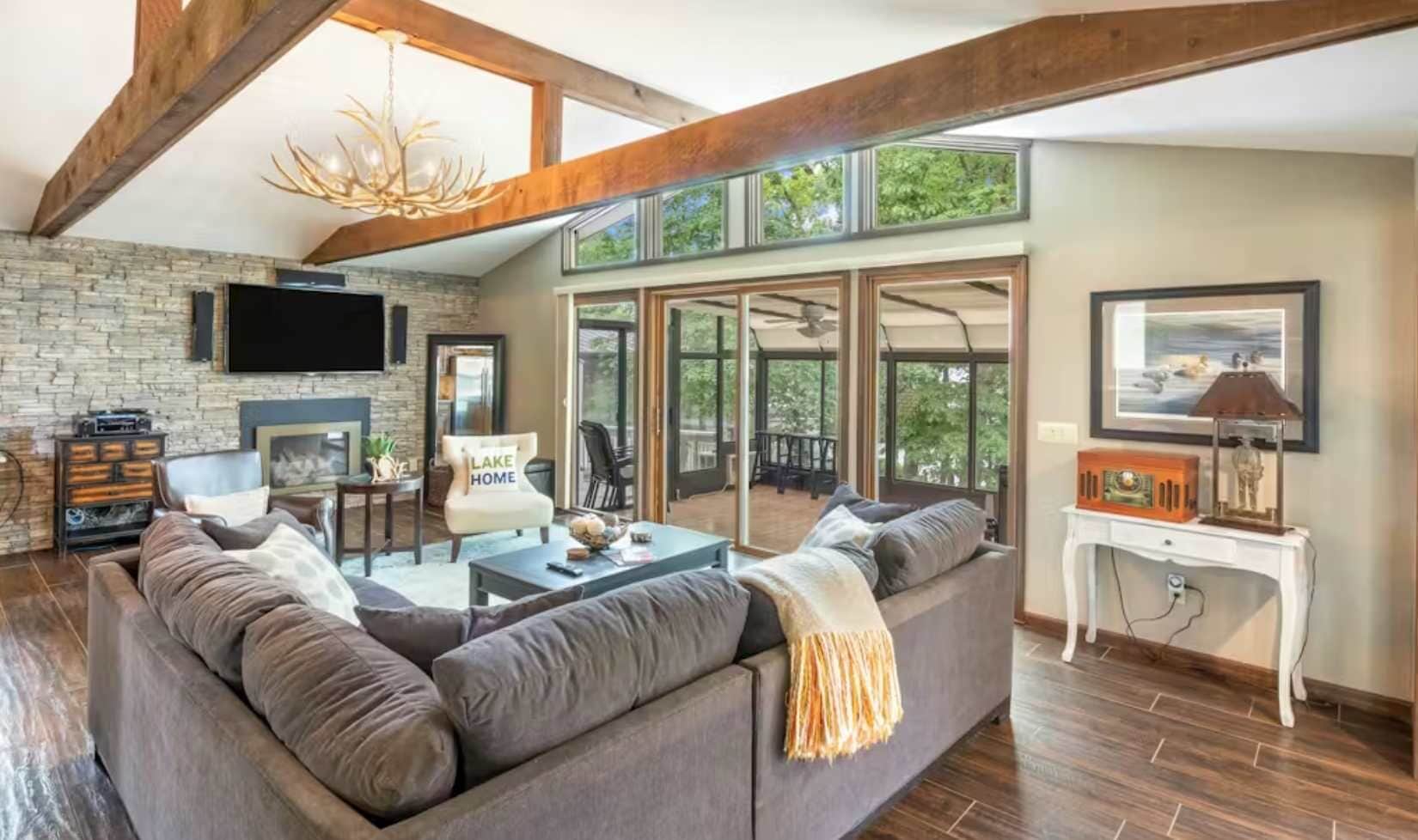 TV, fireplace