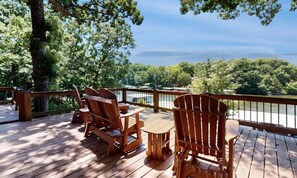 Property grounds - Serene 4BR Lake House - LAKE FRONT - Linn Creek (Linn Creek)