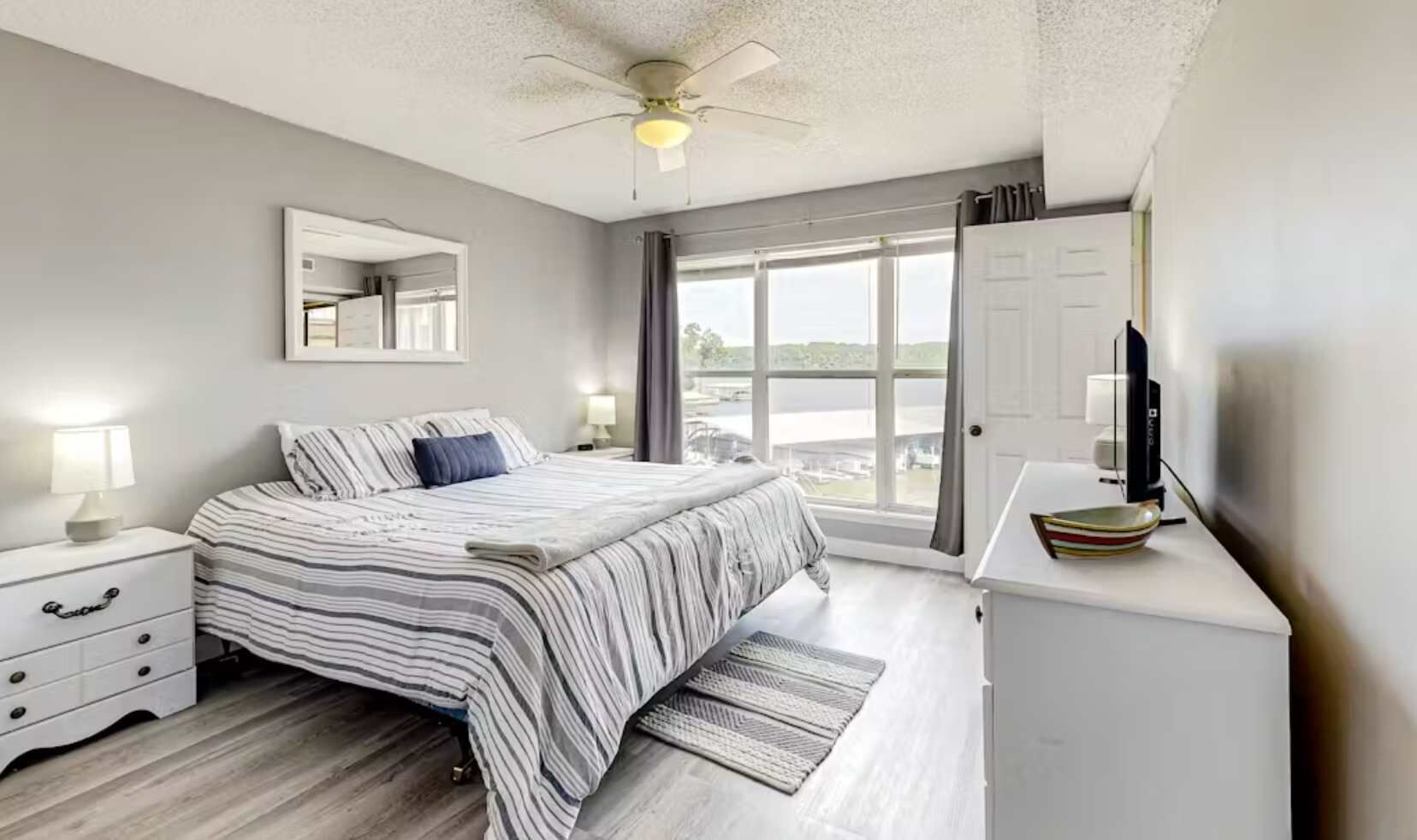 2 habitaciones, tabla de planchar con plancha, cuna de viaje y wifi 