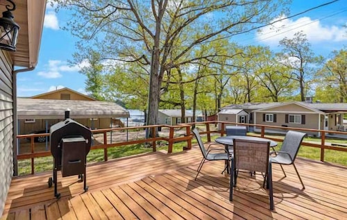 Secluded 2BR Cabin - Community Dock - Lake Access
